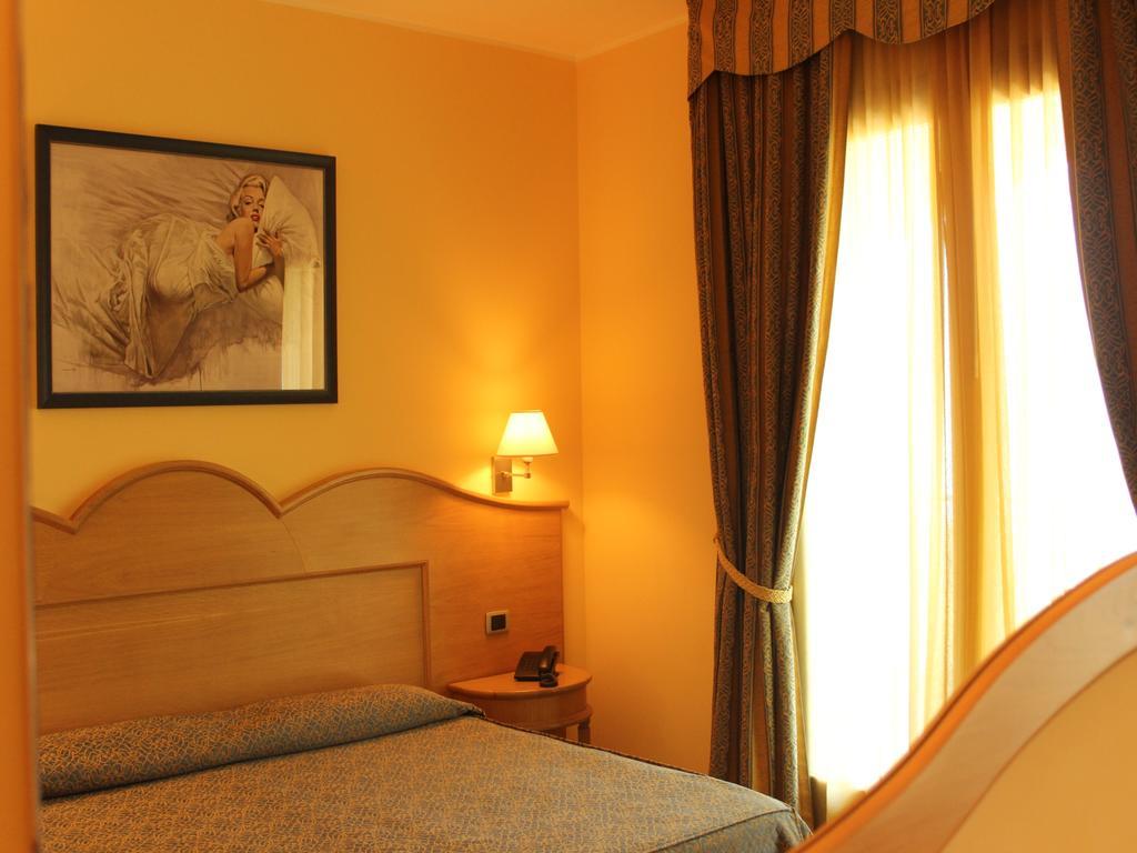 Blu Tropical Resort Zambrone Δωμάτιο φωτογραφία