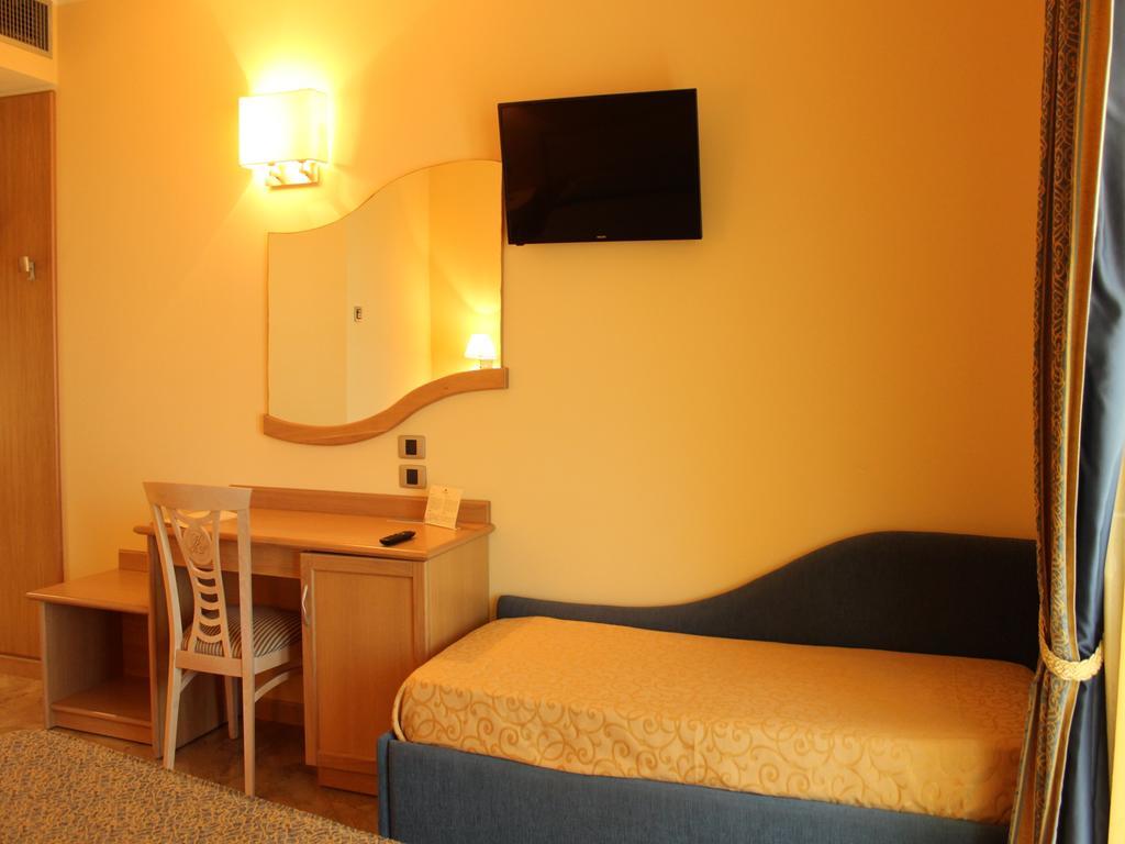 Blu Tropical Resort Zambrone Δωμάτιο φωτογραφία